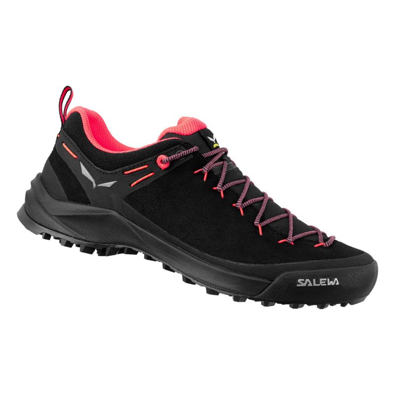 Skor för att närma sig Salewa Ws Wildfire Leather (Black/Fluo Coral) Kvinnor