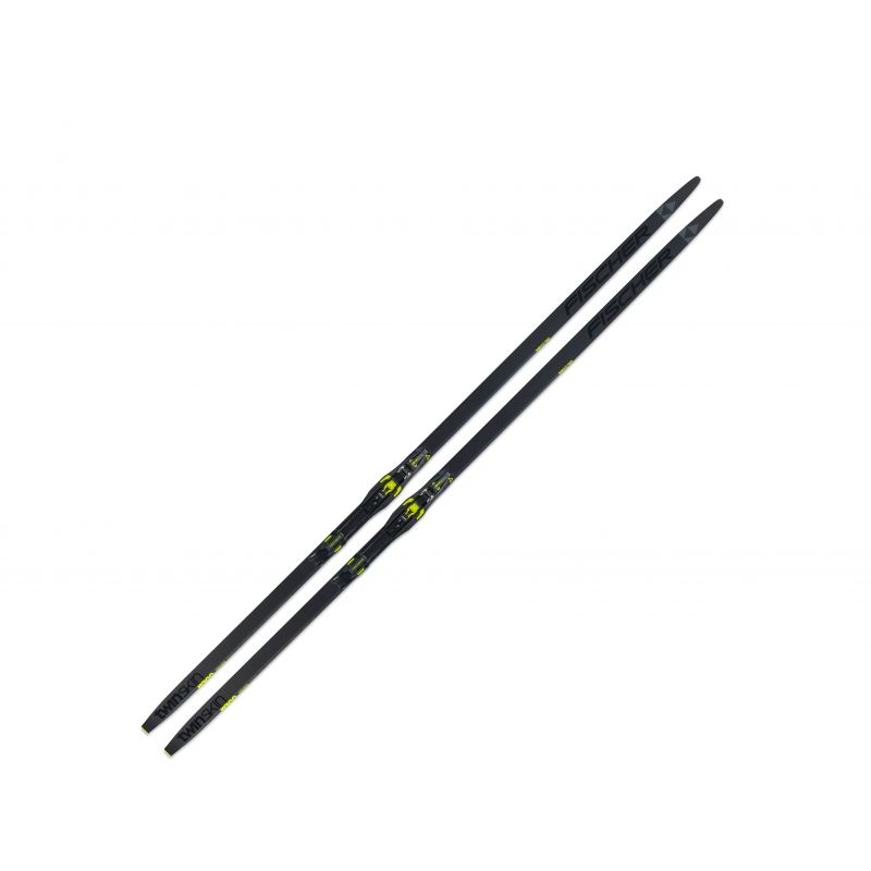 Klassinen maastohiihtopakkaus Fischer Twin Skin Race Stiff Set ja Race Classic -siteet.