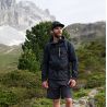 Vindjacka för män i skogsmiljö Vaude Elope Storm Jacket